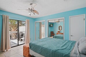 1 bedroom, iron/ironing board, WiFi, bed sheets - Deja Blue: Navarre Beach (Navarre)