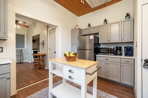 Microondas, horno, parrilla de estufa y lavavajillas 