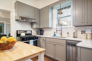 Microwave, oven, stovetop, dishwasher - The Mooney House - Hot Tub, Grill, Screen Porch, Near Downtown (Hot Springs)