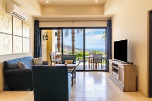 TV - Chic & Cozy 2BR Oceanview Condo (Cabo San Lucas)