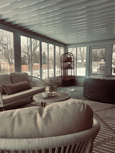 King suite + Hot Tub near the Greene