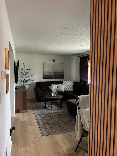 King suite + Hot Tub near the Greene