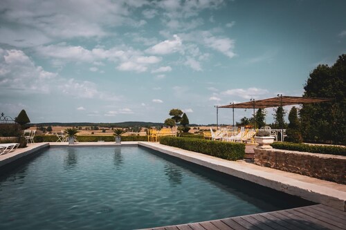 House with swimming pool 5 bedrooms 10 persons