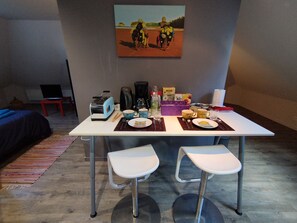 Dining - Les nichoirs - 60m² room in Vouvray - bathroom and separate toilet (Vouvray)