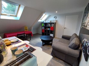 Living area - Les nichoirs - 60m² room in Vouvray - bathroom and separate toilet (Vouvray)