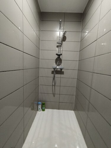 Les nichoirs - 60m² room in Vouvray - bathroom and separate toilet
