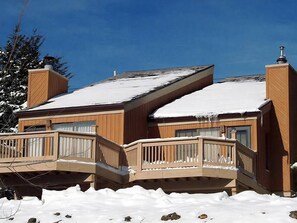 Exterior - Wabasso 16, Walk to Upper Flume, Cozy 2BR/2BA Retreat, Covered Parking (Snowshoe)