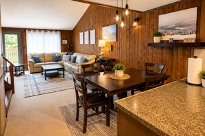 Interior - Wabasso 16, Walk to Upper Flume, Cozy 2BR/2BA Retreat, Covered Parking (Snowshoe)