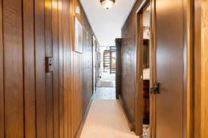 Interior - Wabasso 16, Walk to Upper Flume, Cozy 2BR/2BA Retreat, Covered Parking (Snowshoe)