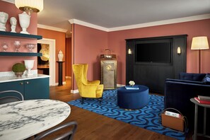 Living area - Cozy Gallery Suite | Gym Access | Onsite Bar | Near Capitol & Dining! (Washington)