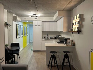 電子レンジ、オーブン、コンロ、食器洗い機