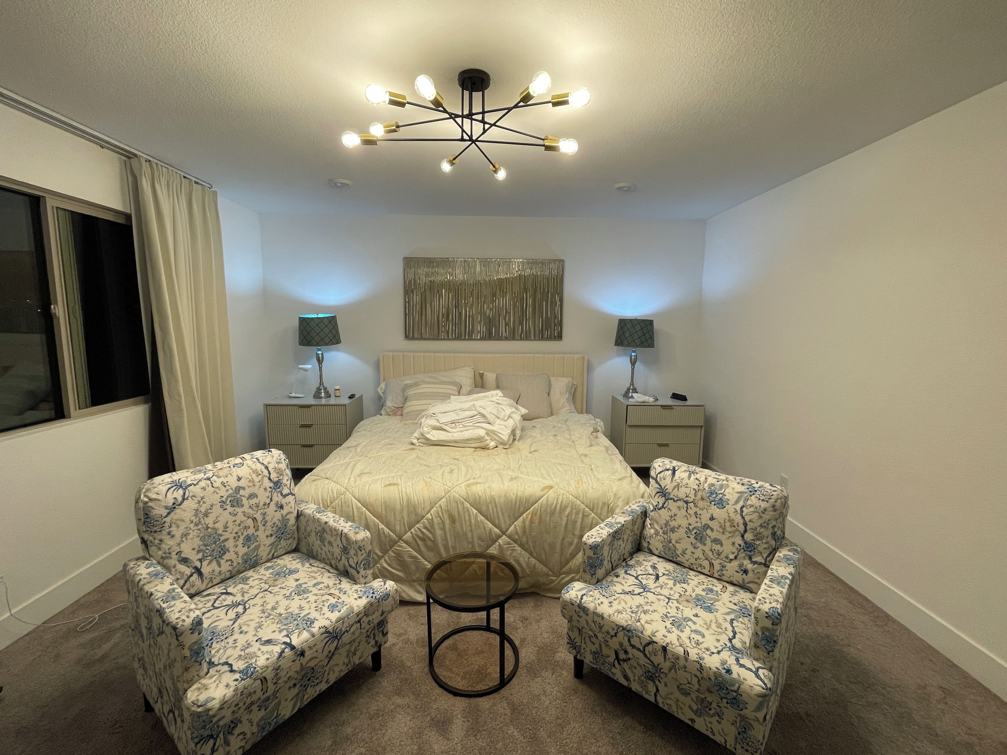 6 habitaciones, tabla de planchar con plancha, wifi y ropa de cama 