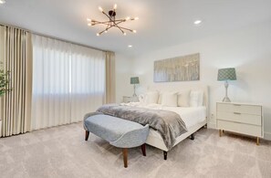 6 habitaciones, escritorio y tabla de planchar con plancha 