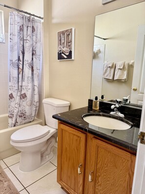 Hair dryer, towels, soap, shampoo - Spacious Retreat with Contemporary Comfort (Brandon)