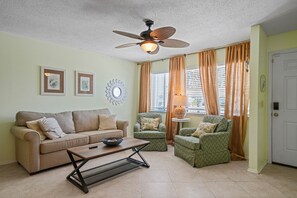TV - Lemon Drop Beach Cottage (Navarre)