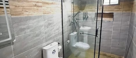 Deluxe Apartment, Balcony, City View | Bathroom | Free toiletries, hair dryer, towels, soap