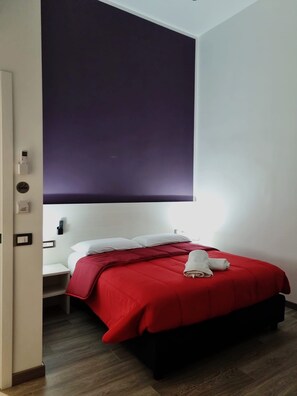 1 bedroom, free WiFi, bed sheets - Casa Maluma - Double Room with Kitchenette in the Heart of Naples (Napoli)