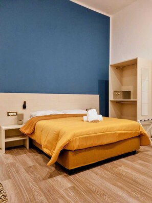 1 bedroom, free WiFi, bed sheets - Casa Maluma - Double Room with Kitchenette in the Heart of Naples (Napoli)