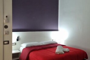 1 bedroom, free WiFi, bed sheets - Casa Maluma - Double Room with Kitchenette in the Heart of Naples (Napoli)