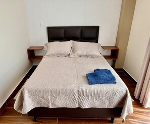 Bügeleisen/Bügelbrett, WLAN, Bettwäsche