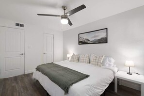 Desk, iron/ironing board, WiFi, bed sheets