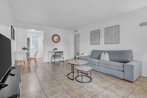 TV, offices - Suite in Central Phoenix with Parking (Phoenix)