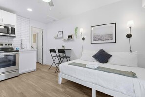 Desk, iron/ironing board, WiFi, bed sheets - Midtown Studio | Parking | Steps to Roosevelt Row (Phoenix)