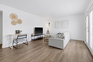 テレビ、書斎 / ワークスペース