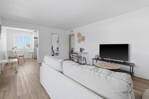 テレビ、書斎 / ワークスペース