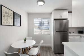 Dining - 1 King Bed in Midtown | Near Golf (Phoenix)