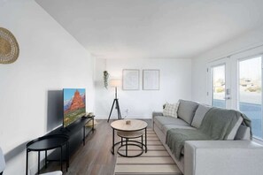 TV, offices - Midtown 2 King| Near Roosevelt Row (Phoenix)