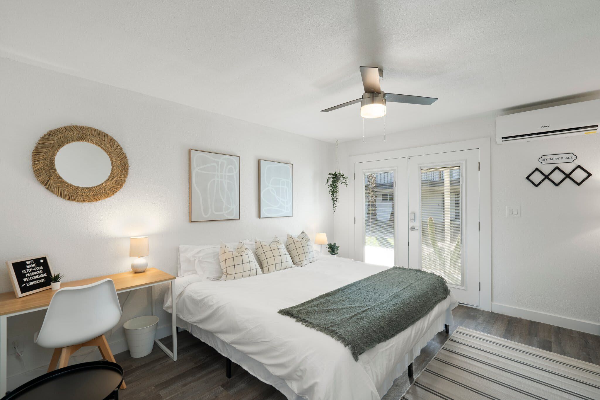 Bureau, fer et planche à repasser, Wi-Fi, draps fournis