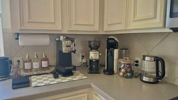 Coffee/tea maker, fridge, microwave, oven