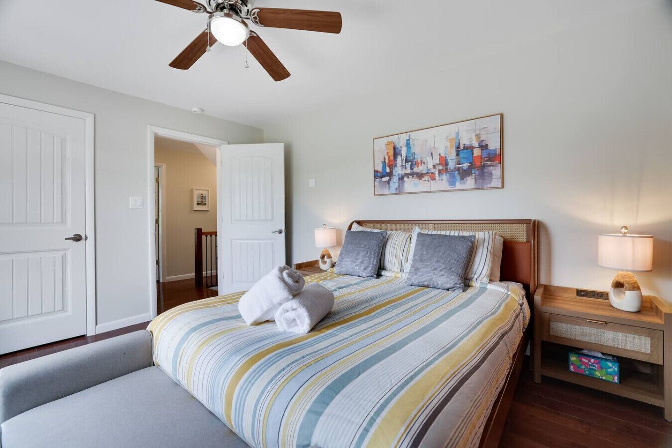 Escrivaninha, ferros/tábuas de passar roupa, berço de viagem, Wi-Fi