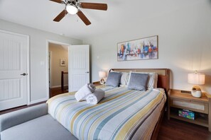 Escrivaninha, ferros/tábuas de passar roupa, berço de viagem, Wi-Fi