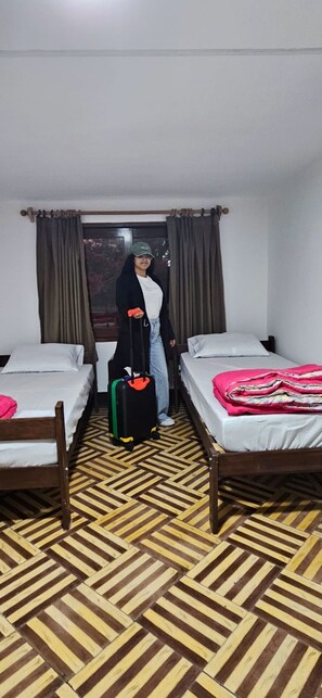 スタンダード 共同ドミトリー 女性限定 | WiFi (無料)