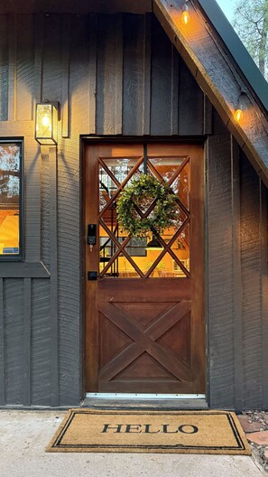 Exterior detail - A-Frame Cabin & Romantic Retreat (Pine)