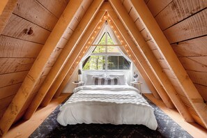 1 bedroom, WiFi, bed sheets - A-Frame Cabin & Romantic Retreat (Pine)