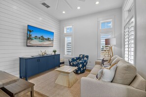 TV - Gorgeous beach home w/patio & balcony-oceanview, walk to beach & 2 shared pools (Port Aransas)