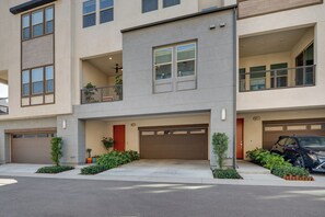 Exterior - 12 Mi to DTLA! Multi-Level Charmer w/ Pool Access (Montebello)