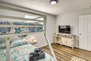 3 bedrooms, iron/ironing board, internet, bed sheets