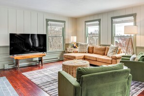 TV, fireplace - Dine & Unwind! Overlook Home at Rabbit Hill Inn (Lower Waterford)