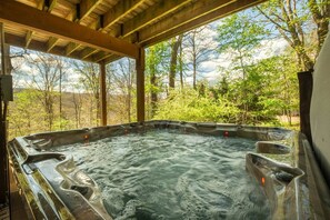 Outdoor spa tub - Lakefront w Community Dock Slip, Hot Tub, Fire Pit (Swanton)