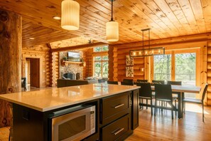 Dining - Lakefront w Community Dock Slip, Hot Tub, Fire Pit (Swanton)