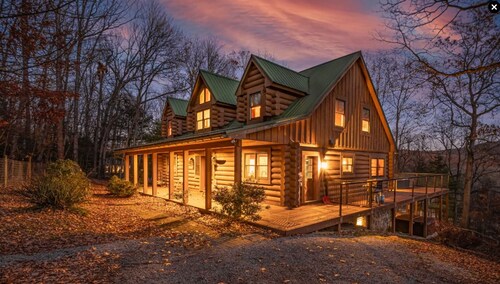 Lakefront w Community Dock Slip, Hot Tub, Fire Pit