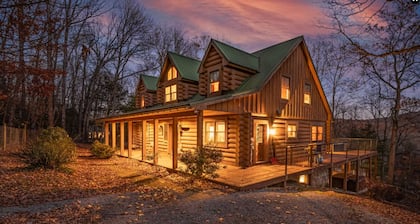 Lakefront w Community Dock Slip, Hot Tub, Fire Pit