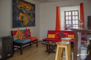 Living area - 6-BR/9-Bed House-3Min Walk to Plaza de Armas Cusco (Cusco)