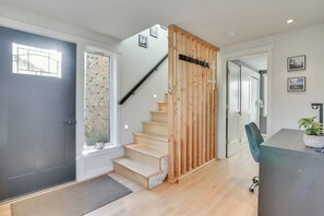 Interior - 2-Story Guesthouse w/ Private Deck in NE PDX (Portland)