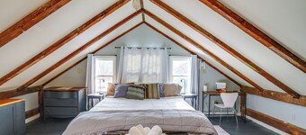 Hike, Fish & Ski: Riverside Barn Loft in Lee