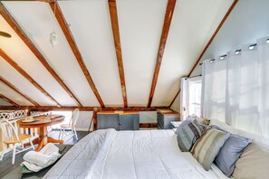 1 bedroom, desk, iron/ironing board, internet